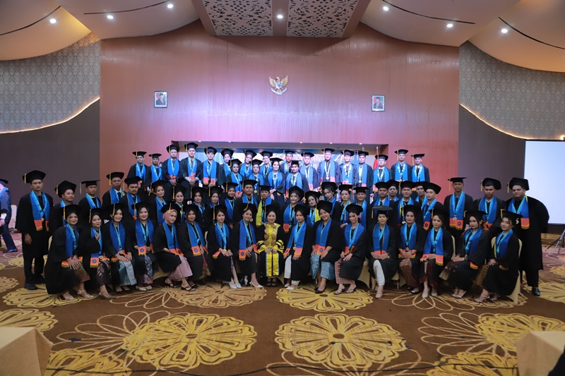 Wisuda mahasiswa STMIK Neumann